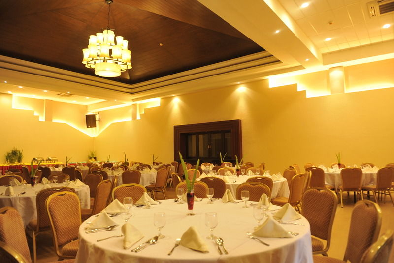 Four Points By Sheraton Palawan Puerto Princesa Exteriör bild