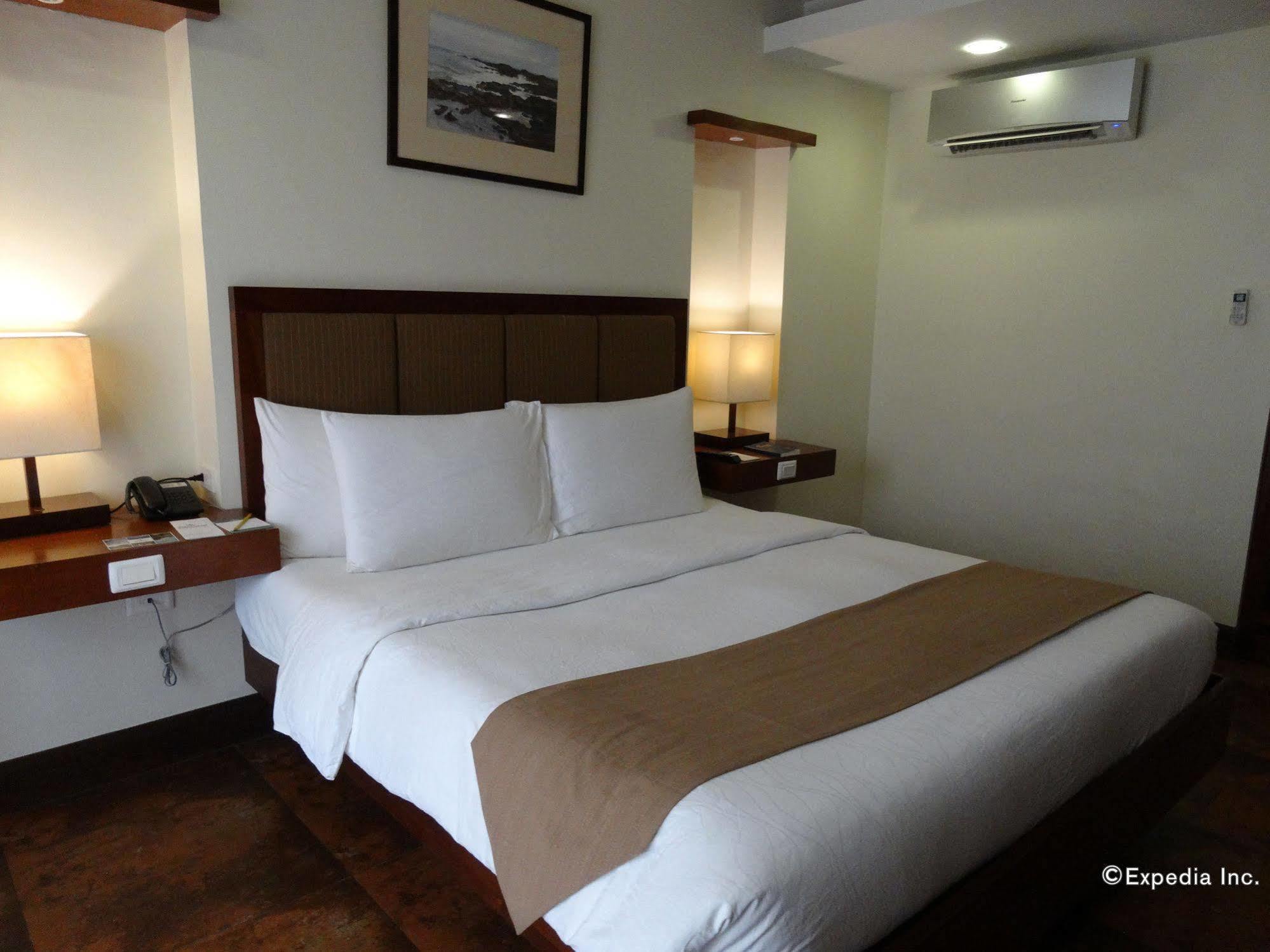 Four Points By Sheraton Palawan Puerto Princesa Exteriör bild